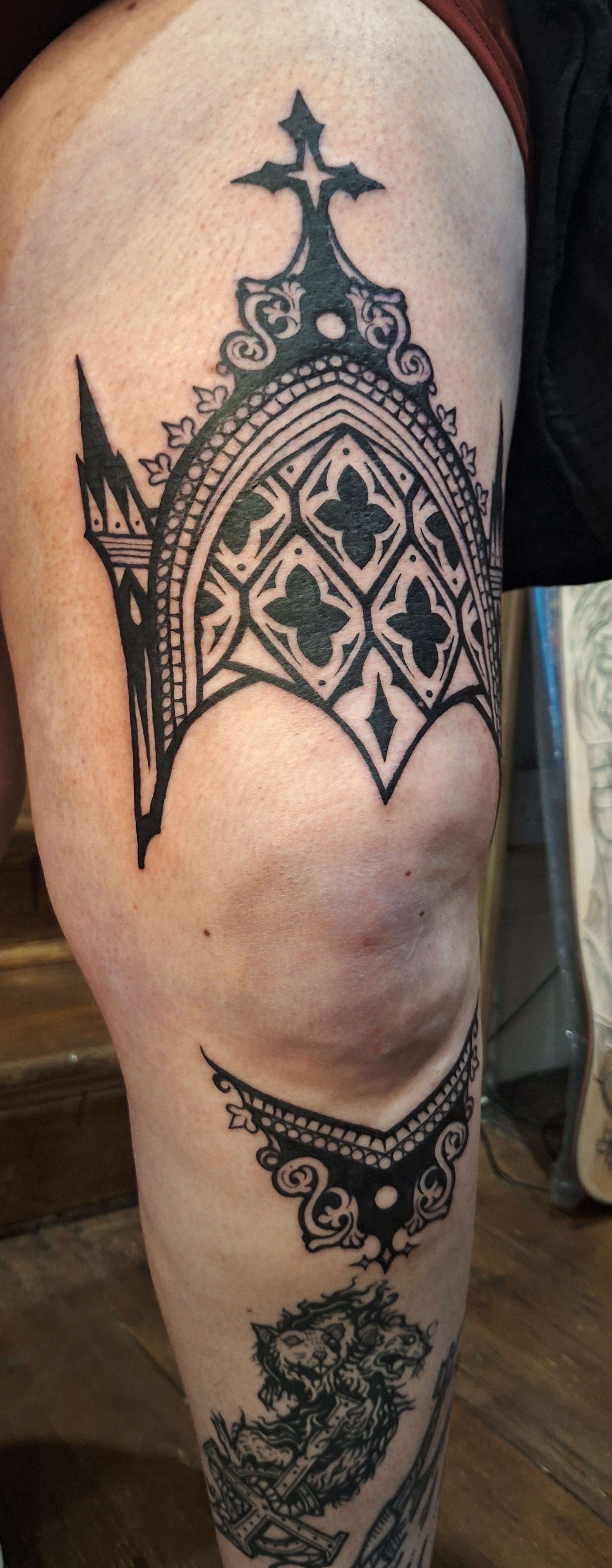 Bold blackwork, architecture tattoo, ornamental tattoo, dark feminine tattoo, female tattooist
